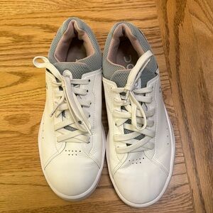 On The Roger Advantage 2 Size 8 EUC White/Rosehip